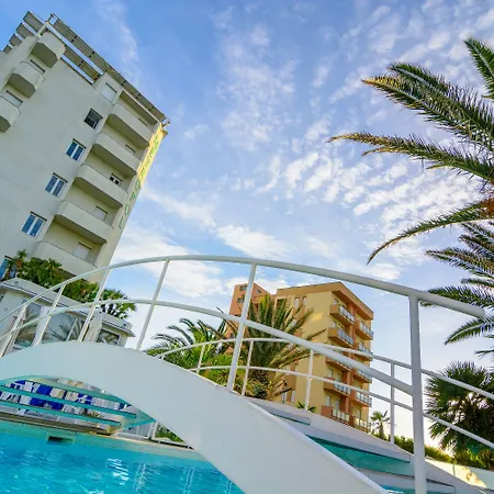 Metropol Hotel 4*